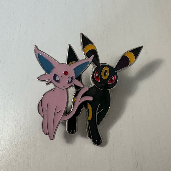 Prismatic Evolutions Premium Figure Collection Espeon And Umbreon Figure and Pin - Picture 4 of 5